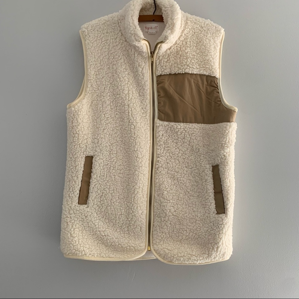 Top it Off Faux Sherpa Vest Sz medium(8-10)